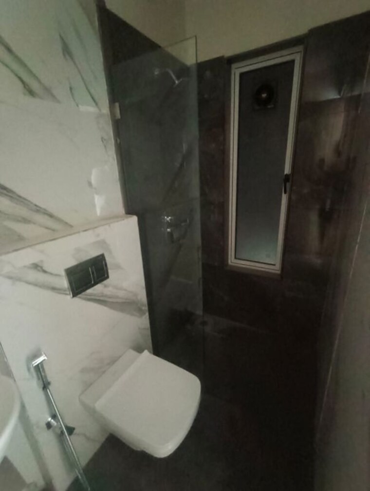 Bathroom, kabra-garnet 3 Bedroom 828 Sq.Ft. Apartment In Malad West Mumbai 10541369