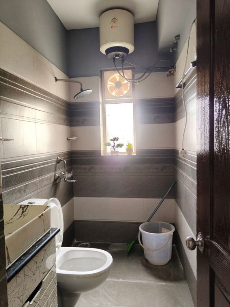 Bathroom, gaur-city-2-11th-avenue 2 Bedroom 1060 Sq.Ft. Apartment In Sector 16c Greater Noida Greater Noida 10541388