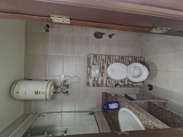Bathroom, malviya nagar 2 Bedroom 1350 Sq.Ft. Builder Floor In Malviya Nagar Delhi 10541396