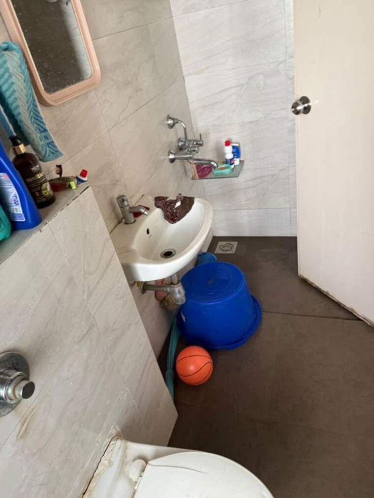Bathroom, sheth-vasant-lawns 3 Bedroom 800 Sq.Ft. Apartment In Laxmi Nagar Thane 10541411