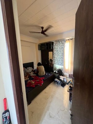 Parking in 2 BHK Builder Floor at Sector 23 – for Rent