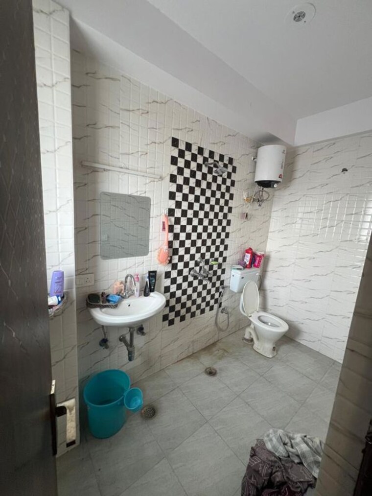  Parking, sector 23 2 Bedroom 2200 Sq.Ft. Builder Floor In Sector 23 Gurgaon 10541420