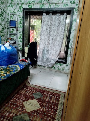 Bedroom in 2 BHK Apartment at Mahavir Classik Complex, Andheri East – for Rent