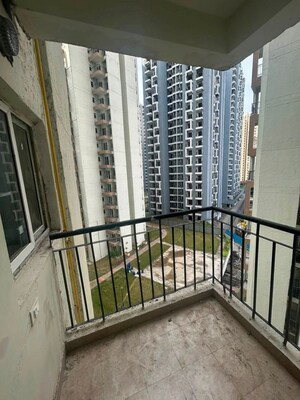 Balcony in 3 BHK Apartment at Amrapali Ivory Heights, Amrapali Dream Valley – for Rent