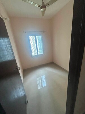 Room in 3 BHK Apartment at Amrapali Ivory Heights, Amrapali Dream Valley – for Rent