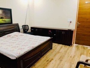 1 RK Builder Floor For Rent in Sector 23