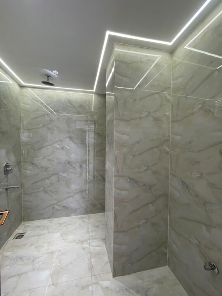 Bathroom, greater kailash i 3 Bedroom 1400 Sq.Ft. Builder Floor In Greater Kailash I Delhi 10541516