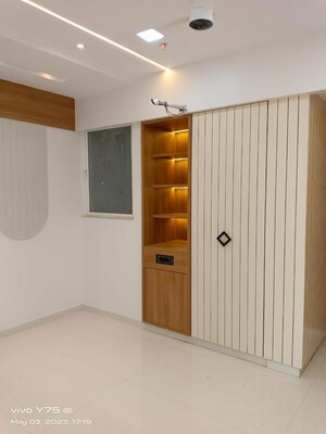 Room in 1.5 BHK Apartment at Vijay Orovia, Ghodbunder Road – for Rent