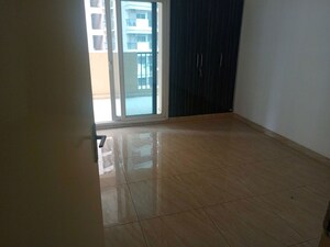 Room in 2 BHK Apartment at Gaur City 2 - 14th Avenue, Sector 16c Greater Noida – for Rent