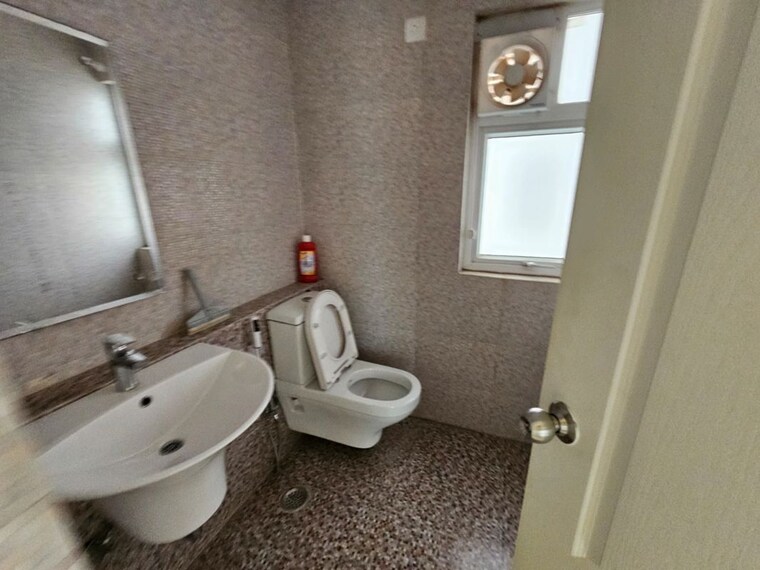 Bathroom, shree-vardhman-victoria 3 Bedroom 1950 Sq.Ft. Apartment In Sector 70 Gurgaon 10541539