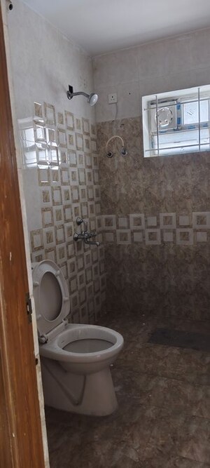 Bathroom in 2 BHK Apartment at Halasuru – for Rent