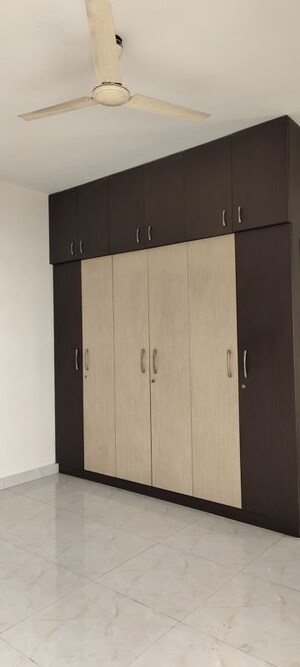 Furnished Amenities in 2 BHK Apartment at Halasuru – for Rent