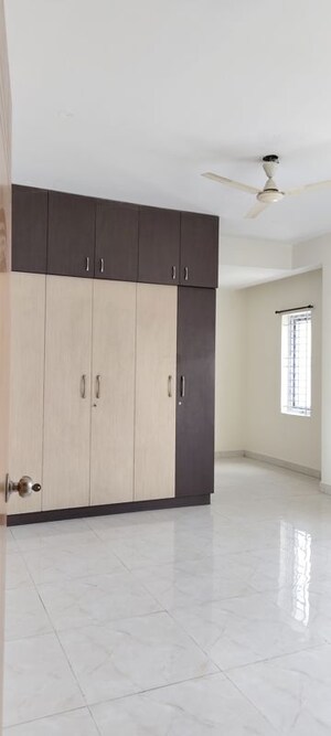 Room in 2 BHK Apartment at Halasuru – for Rent