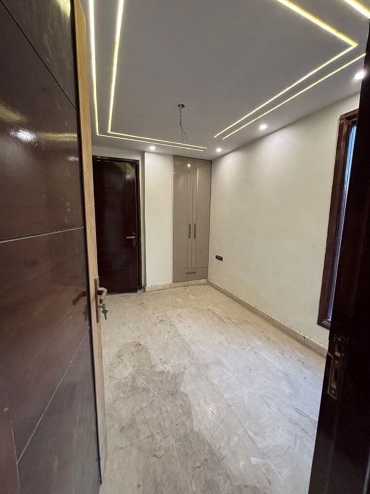 Room, rohini sector 15 5 Bedroom 1200 Sq.Ft. Builder Floor In Rohini Sector 15 Delhi 10541568