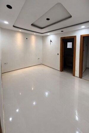 Room in 5 BHK Builder Floor at Rohini Sector 15 – for Sale