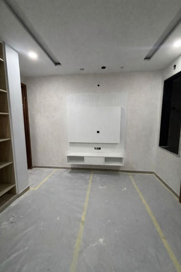 Bathroom, rohini sector 15 5 Bedroom 1200 Sq.Ft. Builder Floor In Rohini Sector 15 Delhi 10541568