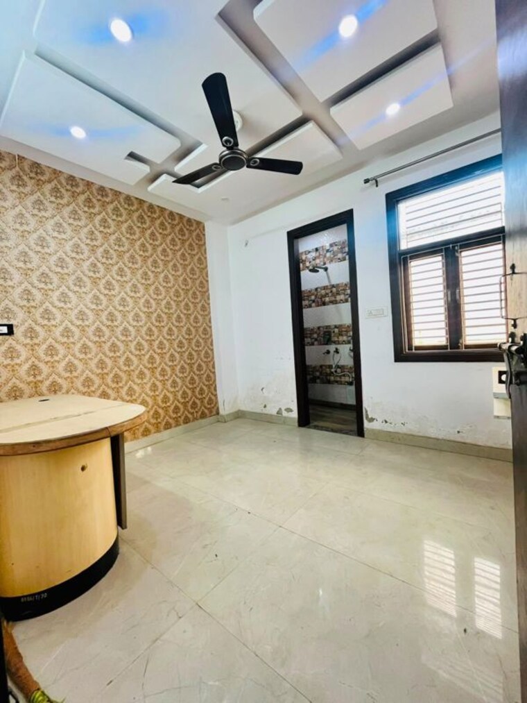Bathroom, dwarka mor 2 Bedroom 60 Sq.Yd. Builder Floor In Dwarka Mor Delhi 10541636