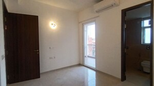 Room in 2.5 BHK Apartment at Smart World Orchard, Sector 61 – for Rent