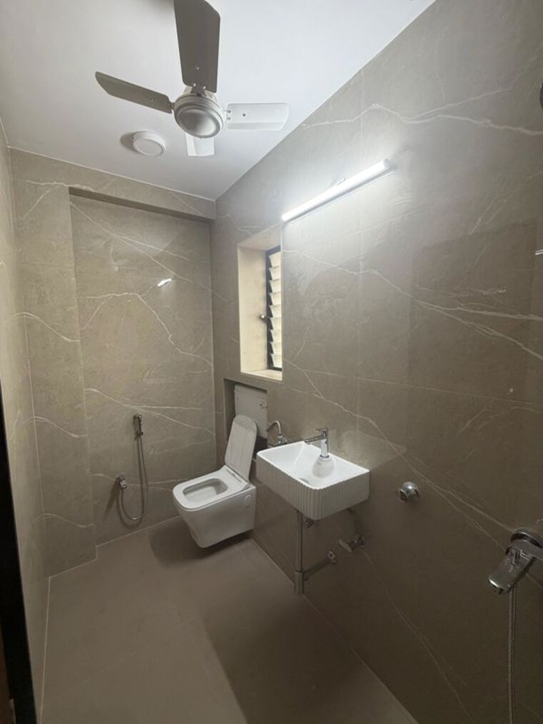 Bathroom, takshila-chs 2 Bedroom 950 Sq.Ft. Apartment In Andheri East Mumbai 10541651