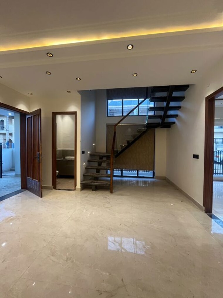 Room, sector 123 4 Bedroom 108 Sq.Yd. Independent House In Sector 123 Mohali 10541673