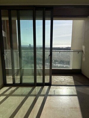 Room in 3 BHK Apartment at Piramal Mahalaxmi, Mahalaxmi – for Rent