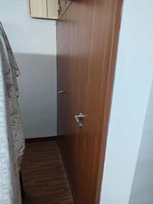 Furnished Amenities in 2 BHK Apartment at Maj Udai Apartment, Sector 29 – for Rent