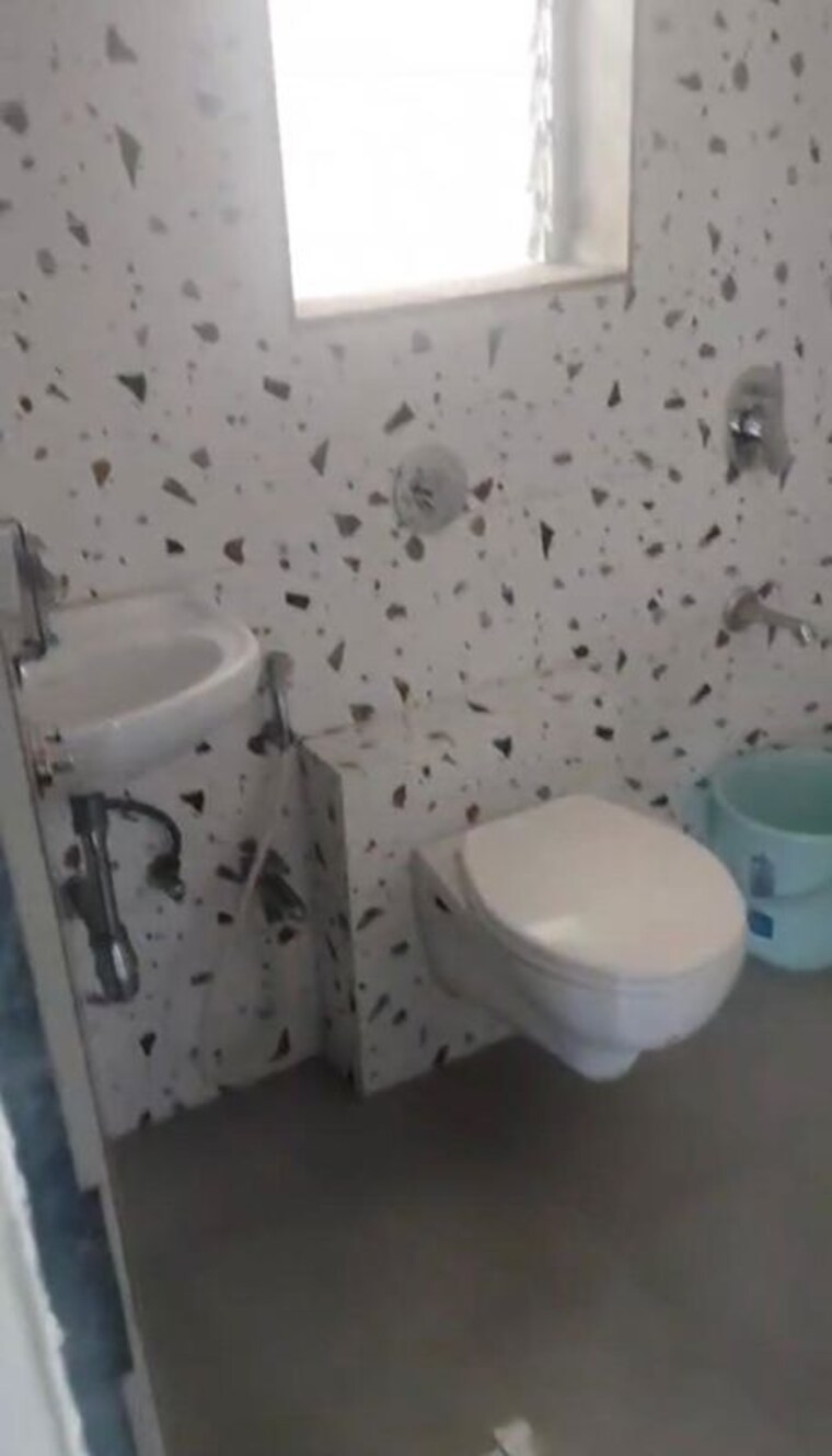 Bathroom, raunak-residency-thane 2 Bedroom 599 Sq.Ft. Apartment In Pokhran Road No One Thane 10541728