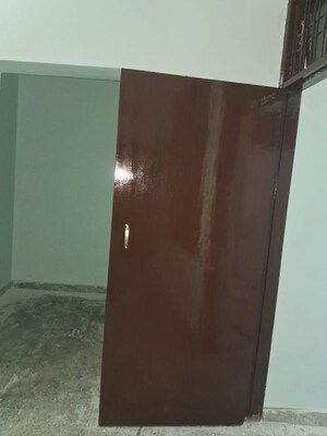 Room in 2 BHK Independent House at Jankipuram Extension – for Rent