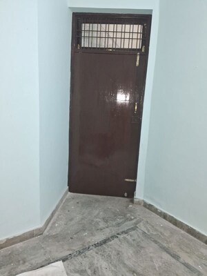 Room in 2 BHK Independent House at Jankipuram Extension – for Rent