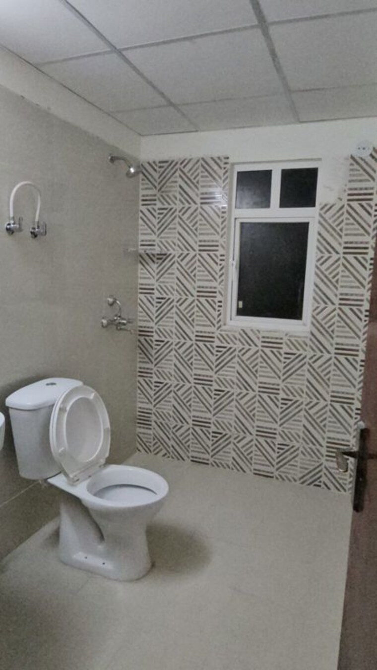 Bathroom, amrapali-verona-heights 3 Bedroom 1655 Sq.Ft. Apartment In Tech Zone 4 Greater Noida Greater Noida 10541731