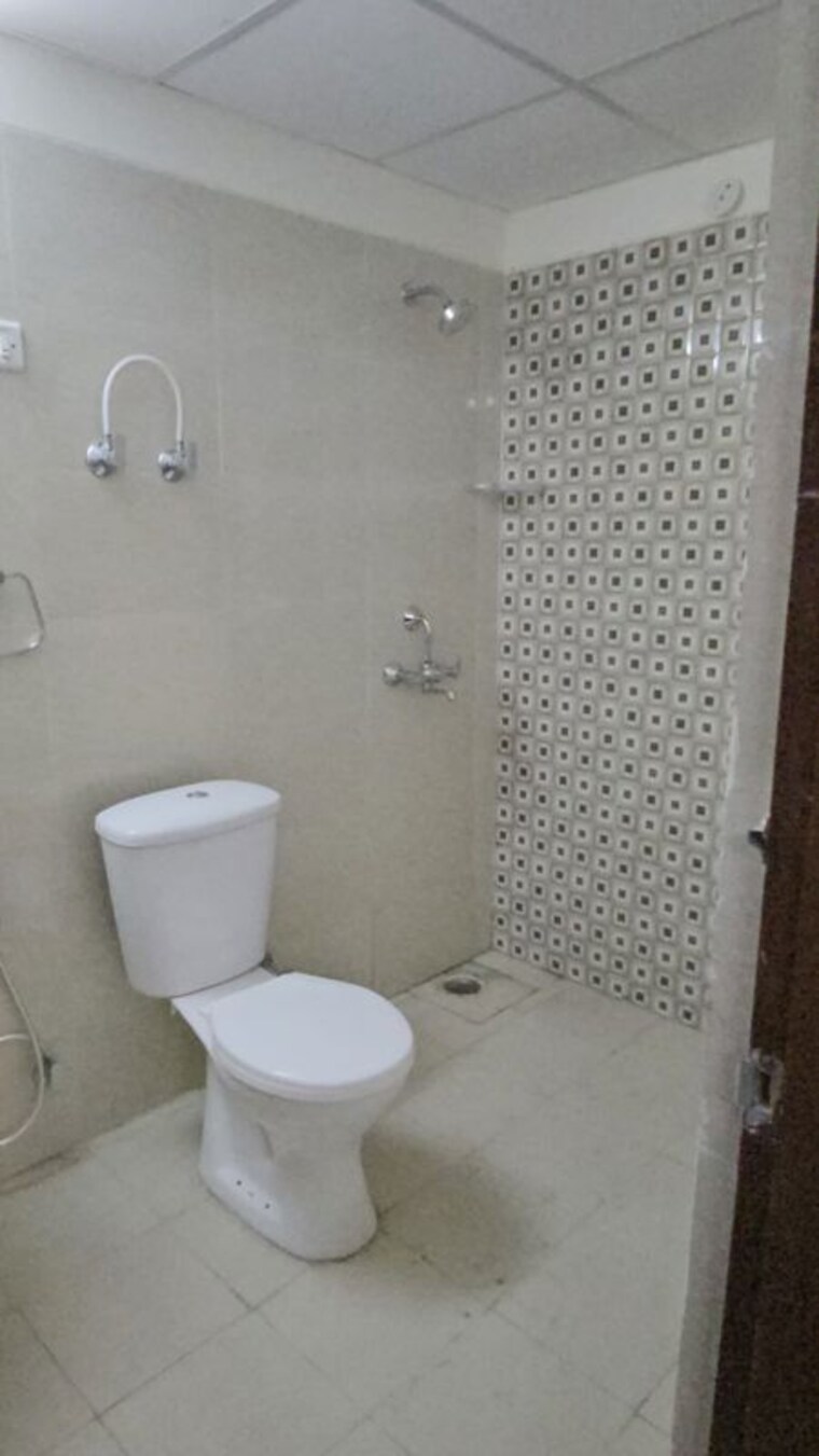 Bathroom, amrapali-verona-heights 3 Bedroom 1655 Sq.Ft. Apartment In Tech Zone 4 Greater Noida Greater Noida 10541731