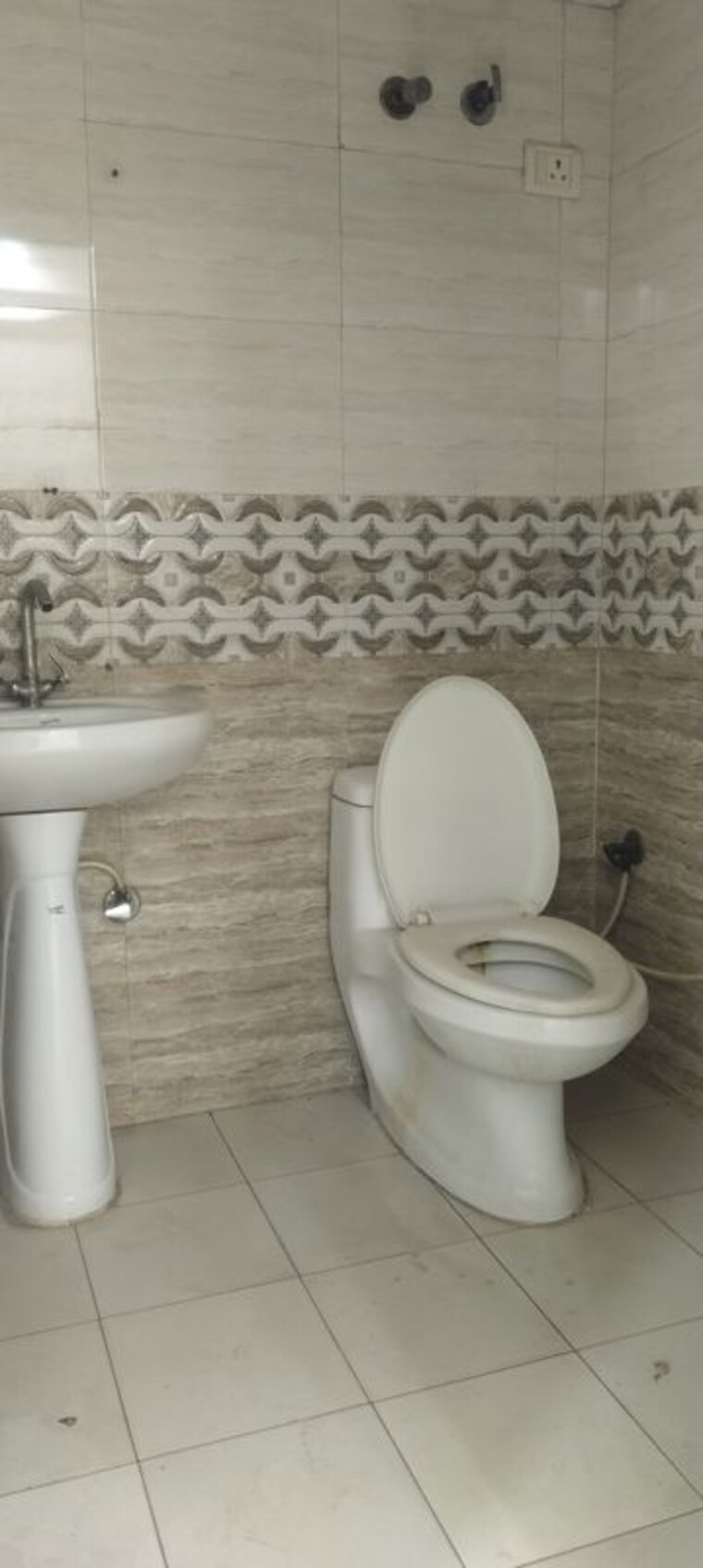 Bathroom, shakti khand 2 1 Bedroom 600 Sq.Ft. Builder Floor In Shakti Khand 2 Ghaziabad 10541756
