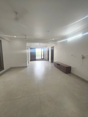 Room in 3 BHK Builder Floor at Sector 23a – for Rent