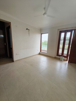Room in 3 BHK Builder Floor at Sector 23a – for Rent