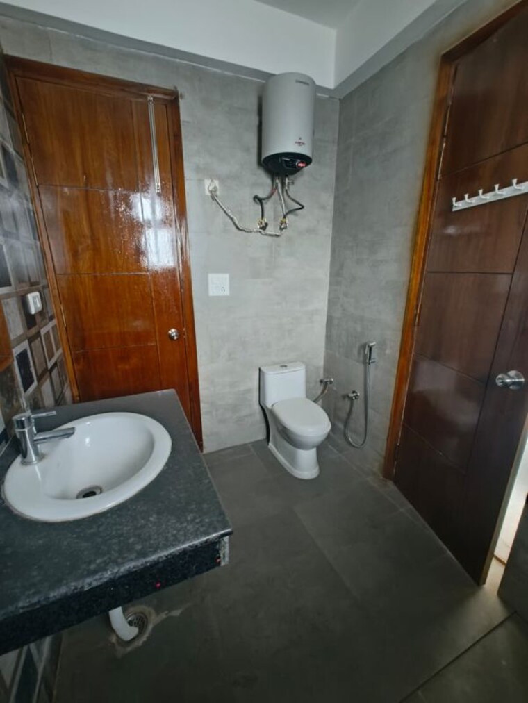 Bathroom, sector 23a 3 Bedroom 1800 Sq.Ft. Builder Floor In Sector 23a Gurgaon 10541755