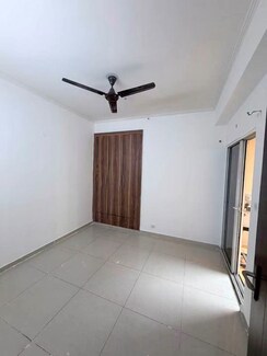 2.5 BHK + Store Room Apartment For Rent in Trident Embassy