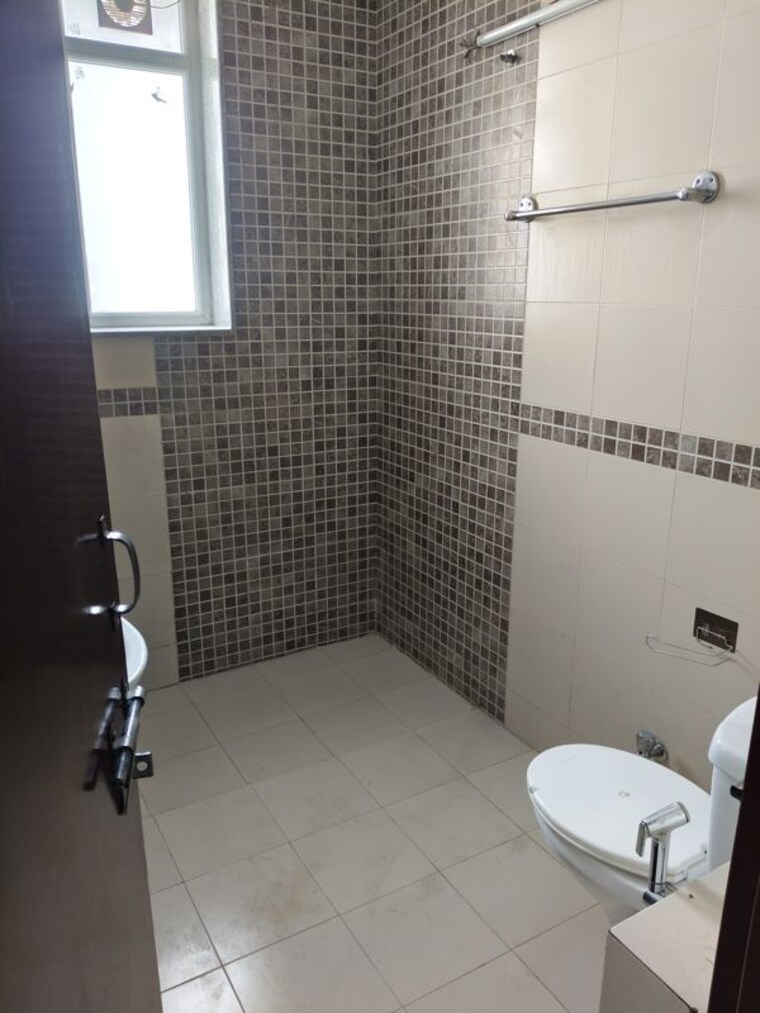 Bathroom, sector 23 2 Bedroom 1200 Sq.Ft. Builder Floor In Sector 23 Gurgaon 10541777