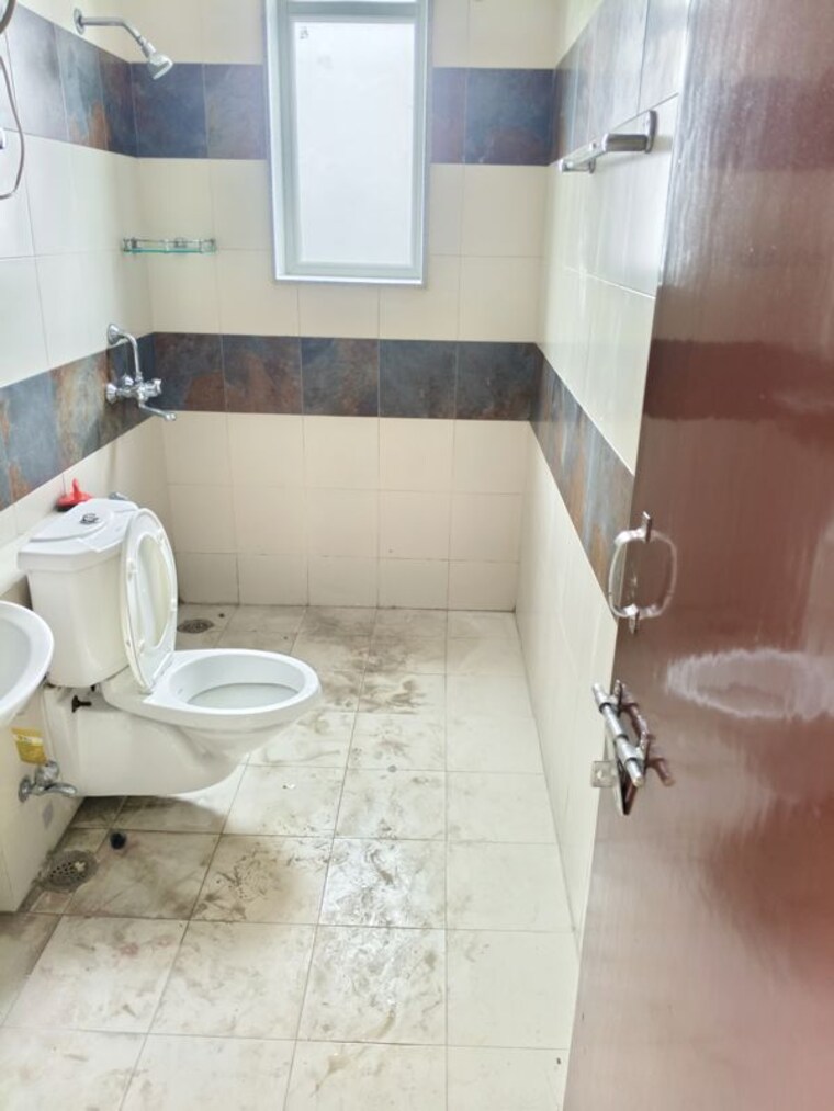 Bathroom, sector 23 2 Bedroom 1200 Sq.Ft. Builder Floor In Sector 23 Gurgaon 10541777
