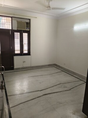 Room in 2 BHK Builder Floor at Sector 23 – for Rent