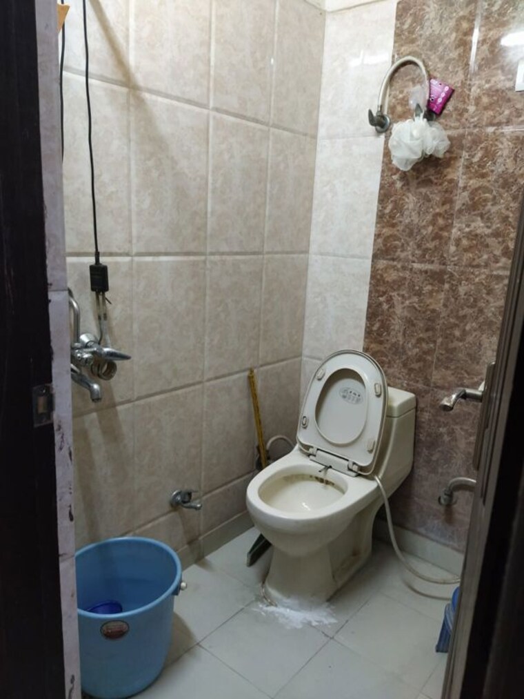 Bathroom, indrapuram 2 Bedroom 1000 Sq.Ft. Builder Floor In Indrapuram Ghaziabad 10541787