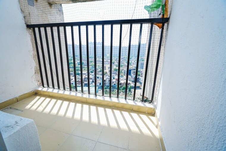 Balcony, gaur-city-5th-avenue 2.5 Bedroom 1175 Sq.Ft. Apartment In Sector 4 Greater Noida Greater Noida 10541816