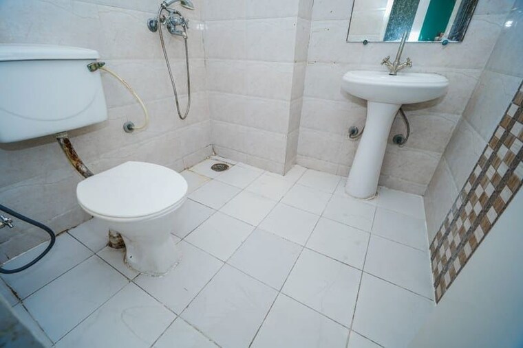 Bathroom, gaur-city-5th-avenue 2.5 Bedroom 1175 Sq.Ft. Apartment In Sector 4 Greater Noida Greater Noida 10541816