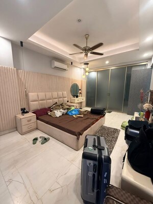Room in 3 BHK Builder Floor at Sushant Lok 2, Sector 57 – for Rent