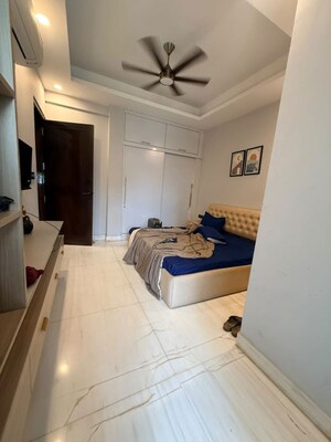 Room in 3 BHK Builder Floor at Sushant Lok 2, Sector 57 – for Rent