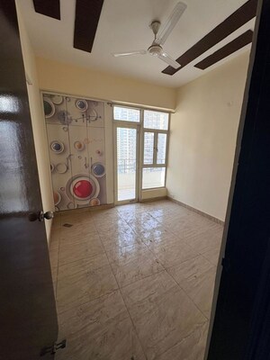 Room in 3 BHK Apartment at Divyansh Flora, Sector 16c Greater Noida – for Rent