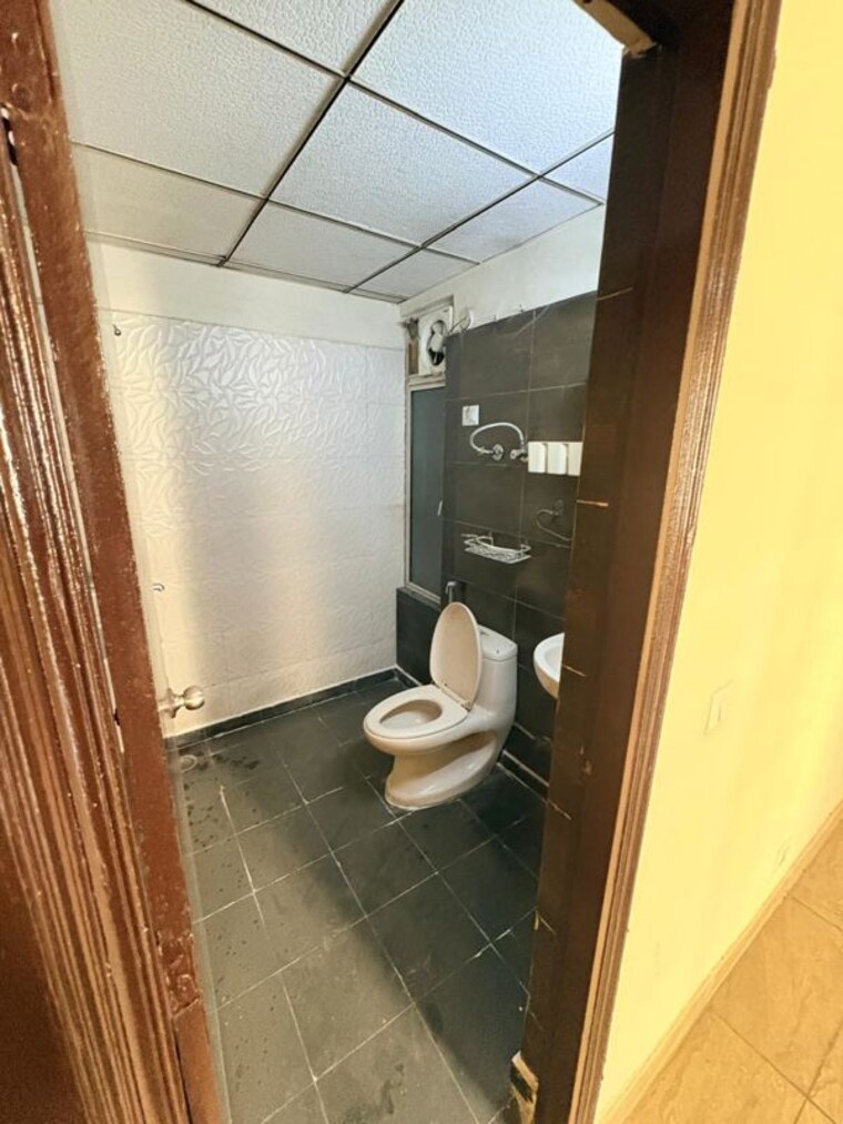 Bathroom, divyansh-flora 3 Bedroom 1545 Sq.Ft. Apartment In Sector 16c Greater Noida Greater Noida 10541849