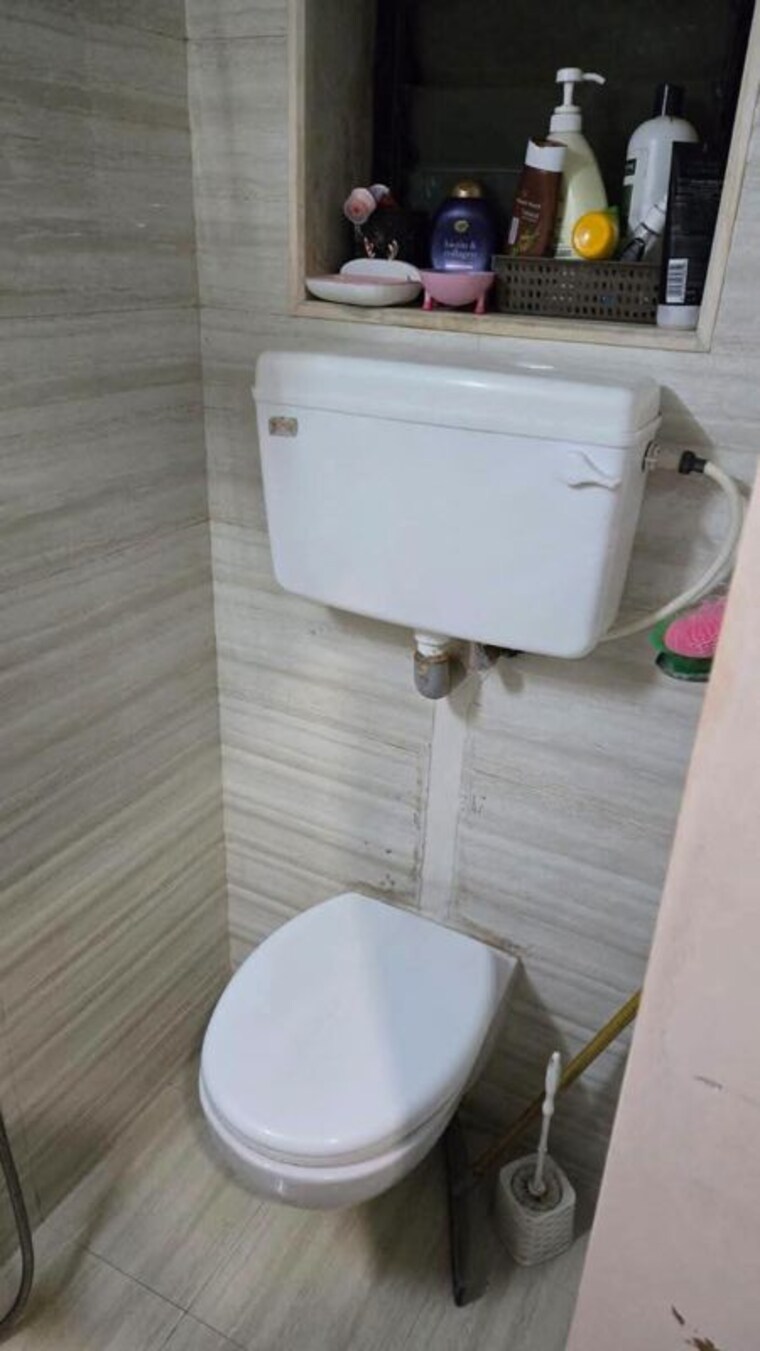 Bathroom, lokhandwala-green-acres 2 Bedroom 800 Sq.Ft. Apartment In Andheri West Mumbai 10541829