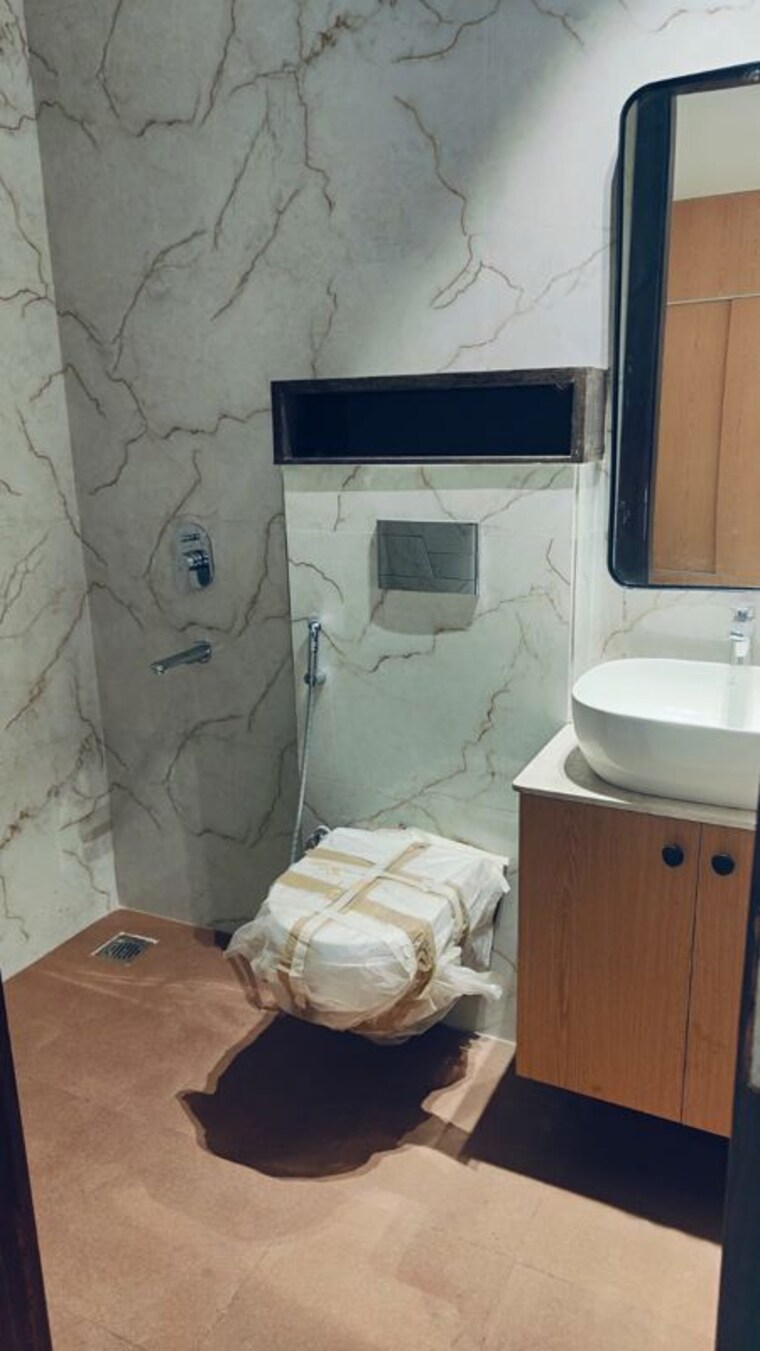 Bathroom, vipul-world-floors 3 Bedroom 200 Sq.Ft. Builder Floor In Sector 48 Gurgaon 10541850