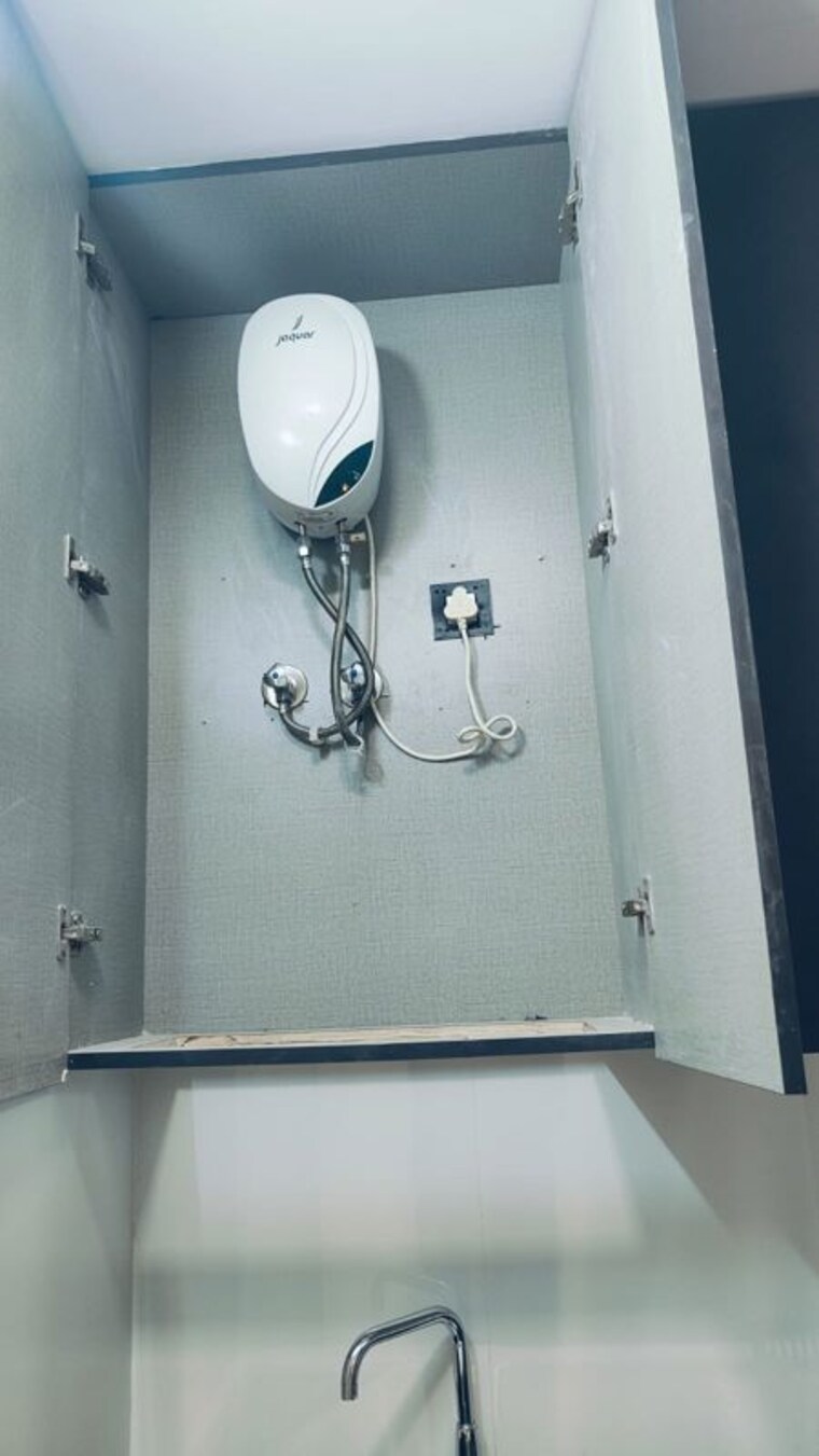 Bathroom, vipul-world-floors 3 Bedroom 200 Sq.Ft. Builder Floor In Sector 48 Gurgaon 10541850