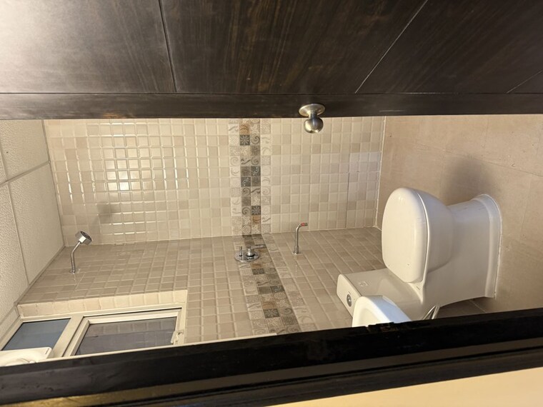 Bathroom, signature-signum-36 2 Bedroom 1020 Sq.Ft. Builder Floor In Sohna Sector 36 Gurgaon 10541852